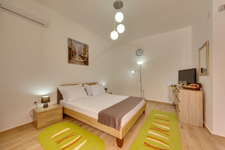Room 16 of 29