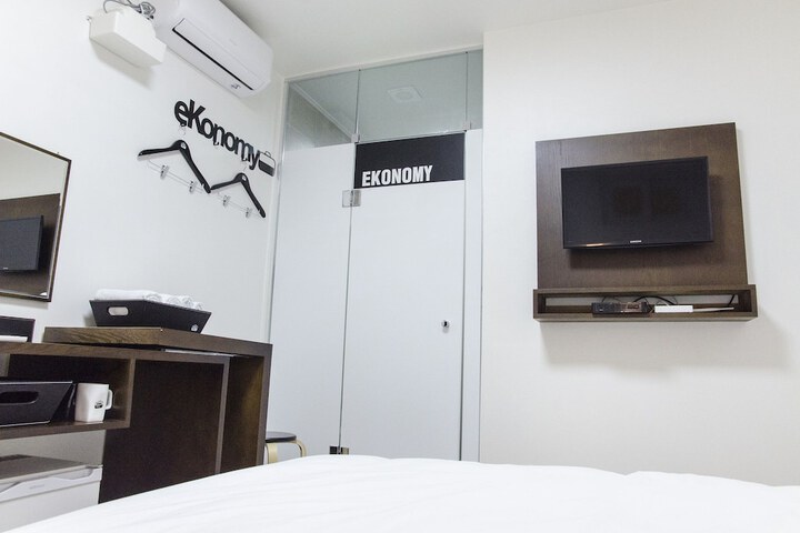 Room 15 of 81
