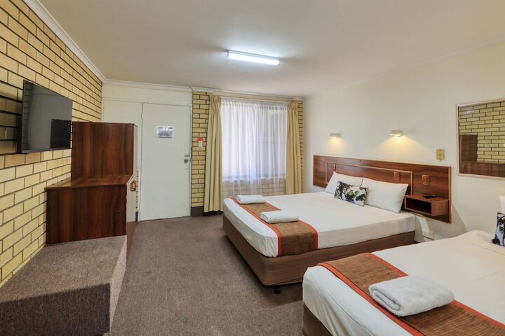 Room 6 of 16