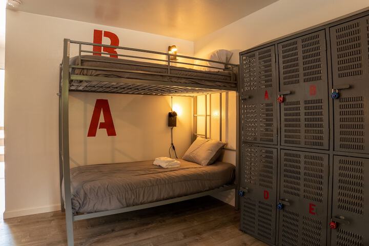 Room 7 of 73