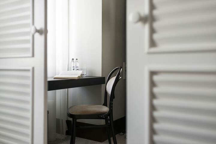 Room 30 of 137