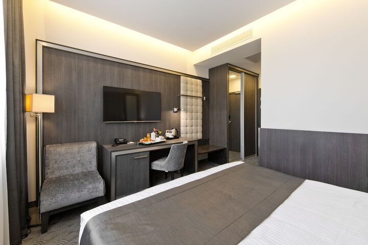Room 6 of 70