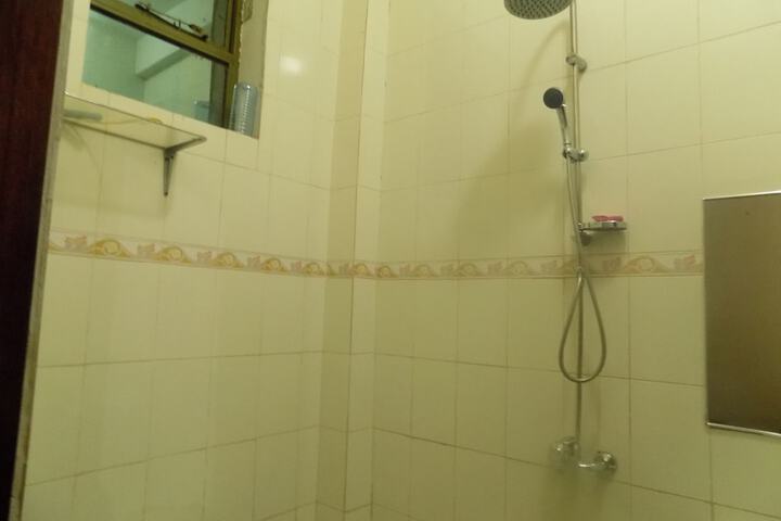 Room 32 of 37