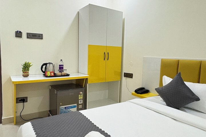 Room 8 of 17