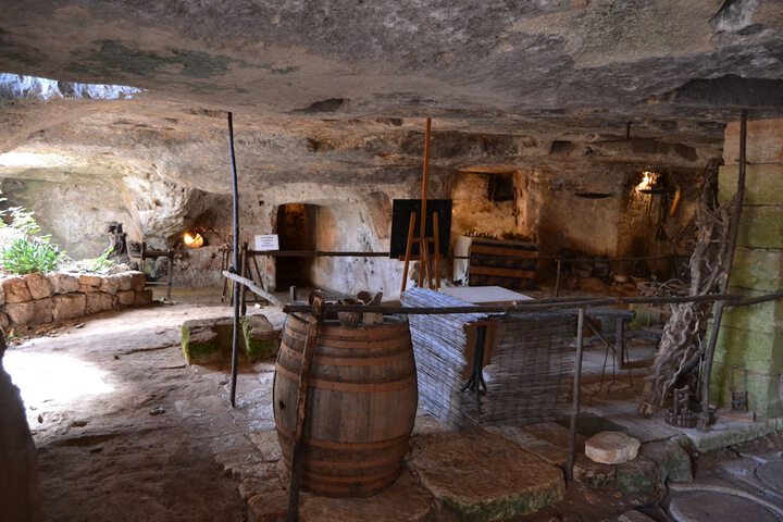 Spelunking/cave exploring