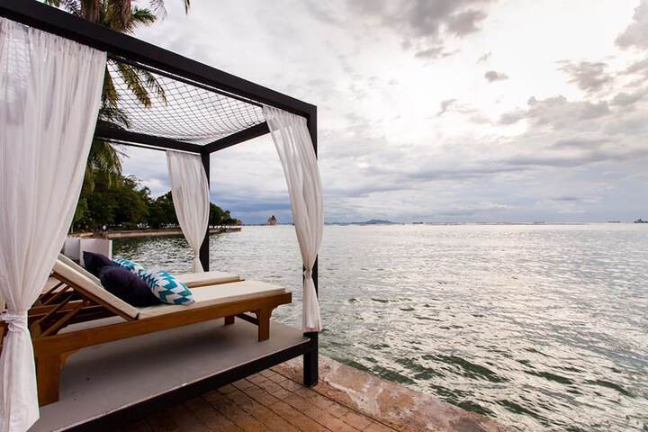 Sundeck 70 of 77