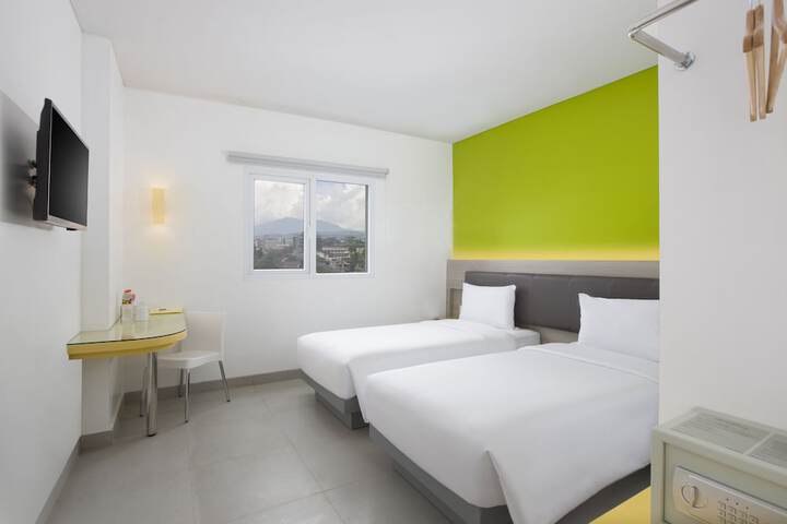 Room 13 of 37