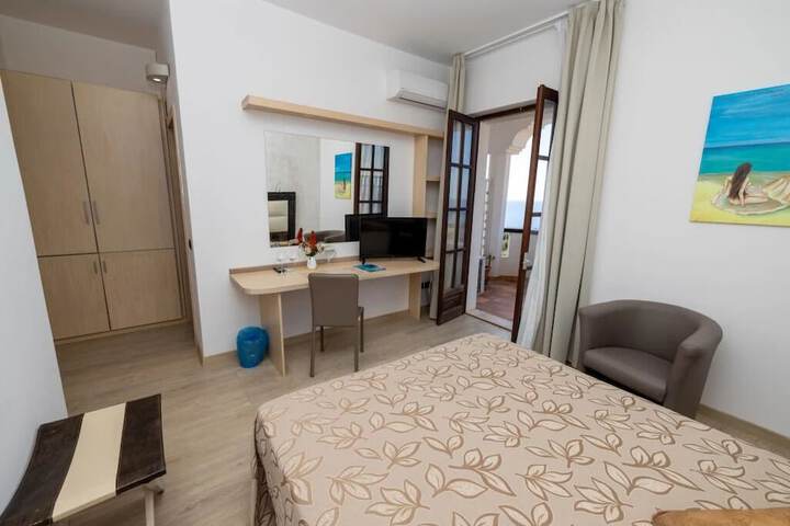 Room 32 of 56