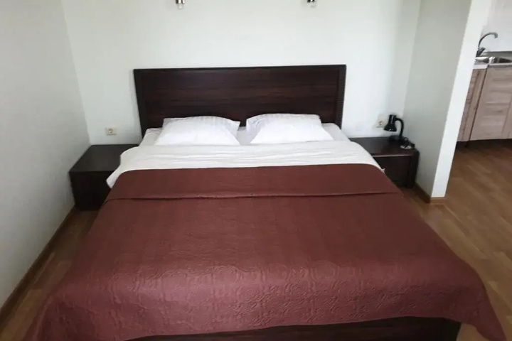 Room 2 of 10