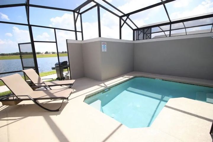 Pool 14 of 33