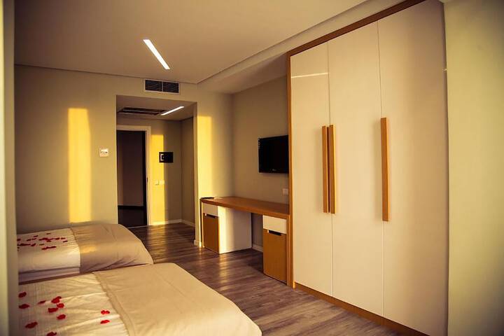 Room 9 of 32