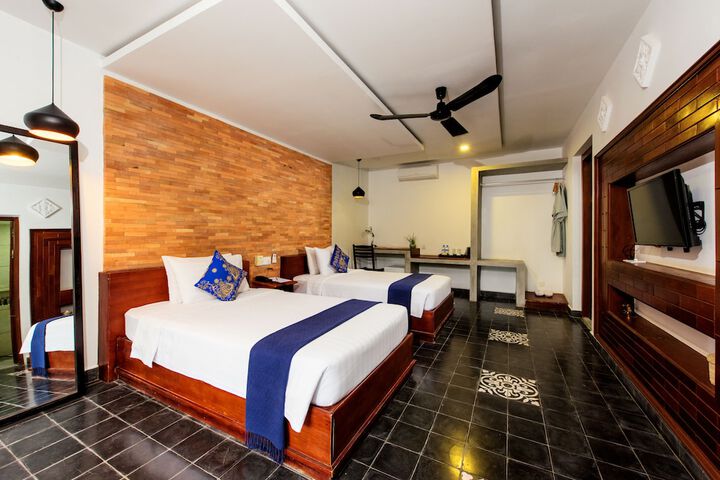 Room 4 of 38