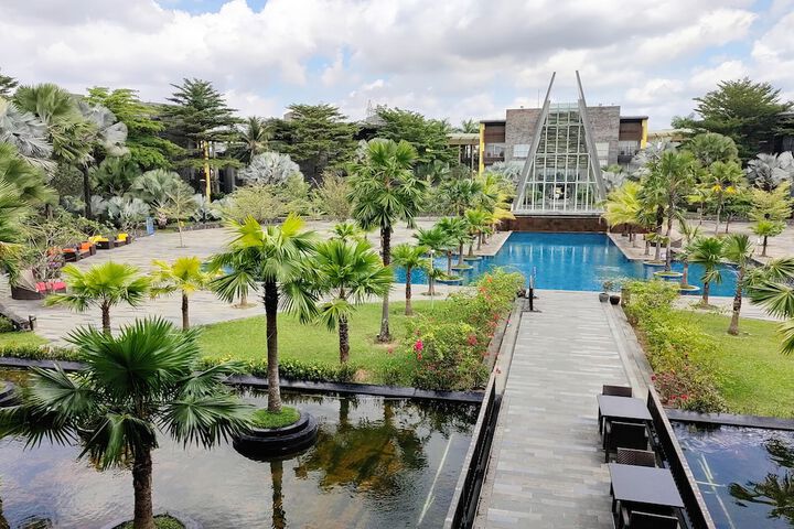 Pools & Facilities