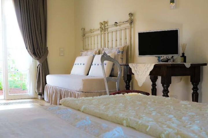 Room 2 of 80