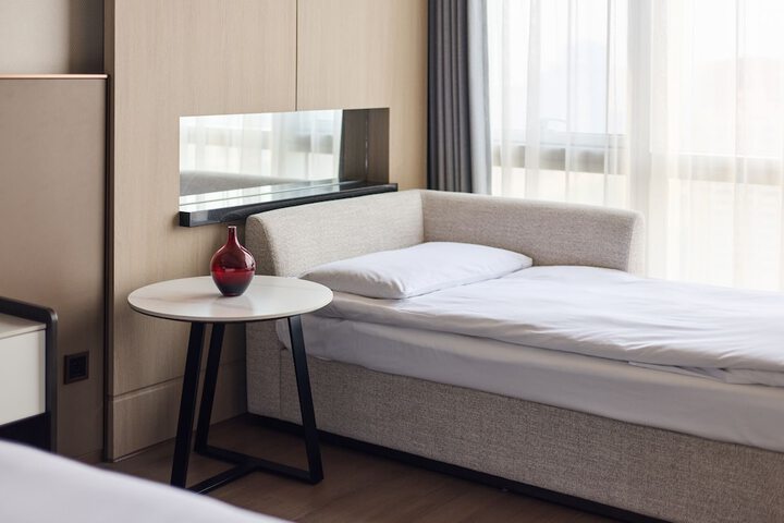 Room 44 of 102