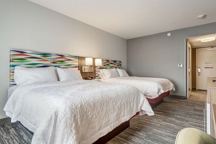 2 Queen Beds Hearing Accessible (2 of 7)
