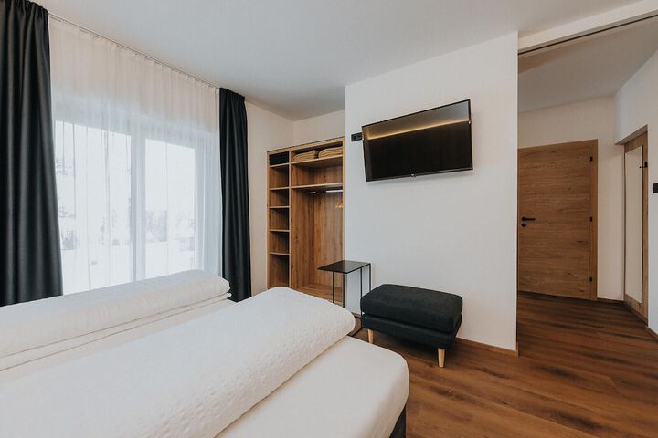 Room 16 of 76