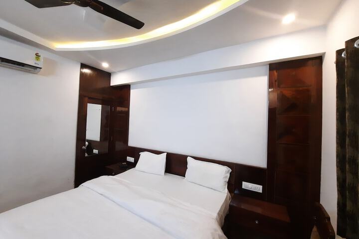 Room 3 of 6