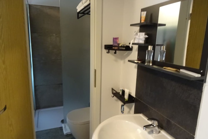 Room 293 of 442