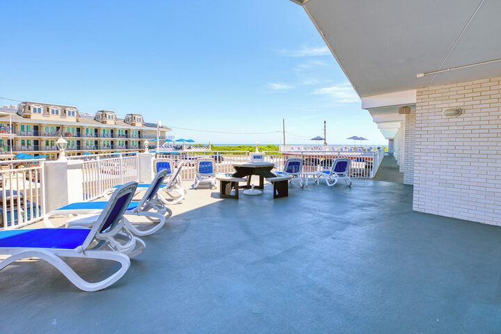 Sundeck 121 of 138