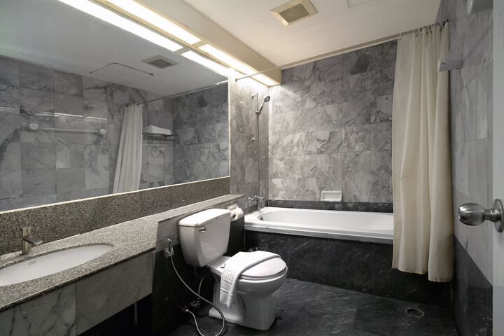 Room 35 of 43