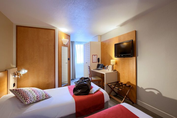 Room 5 of 32