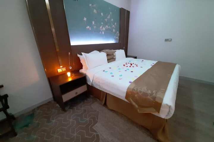 Room 10 of 65