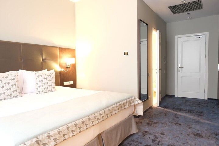 Room 4 of 34