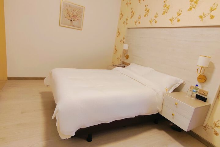 Room 68 of 90