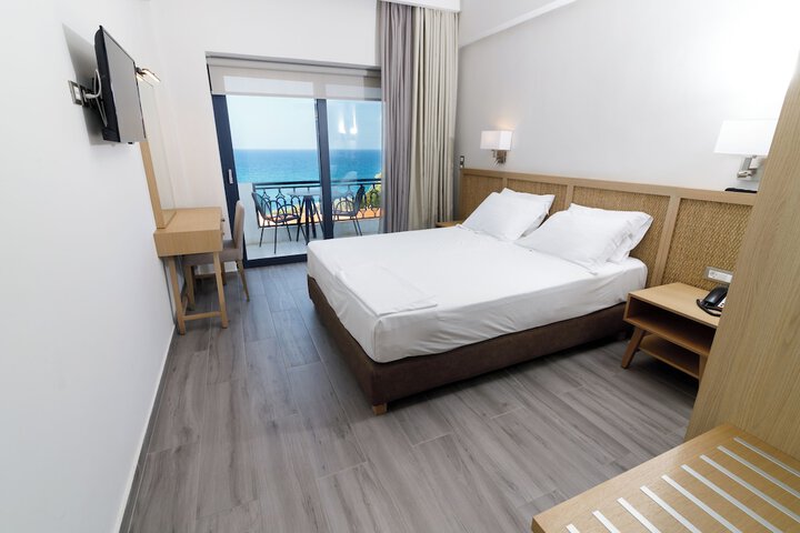 Room 9 of 18