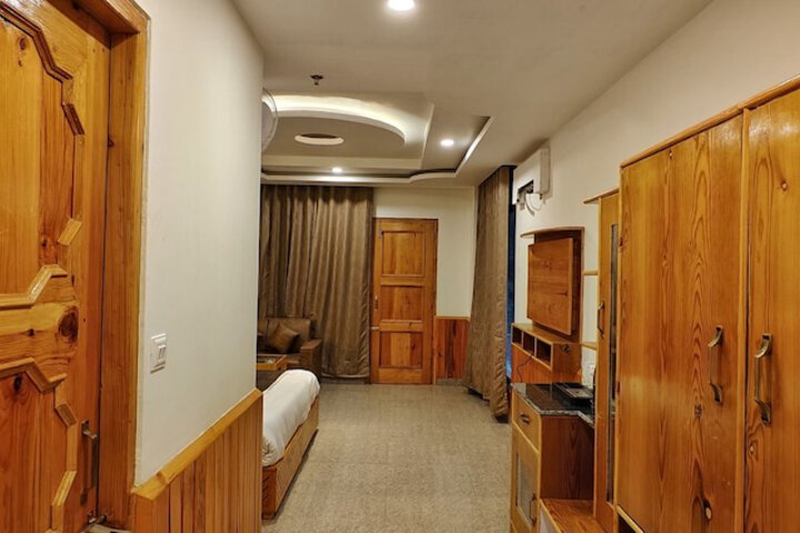 Room 19 of 38