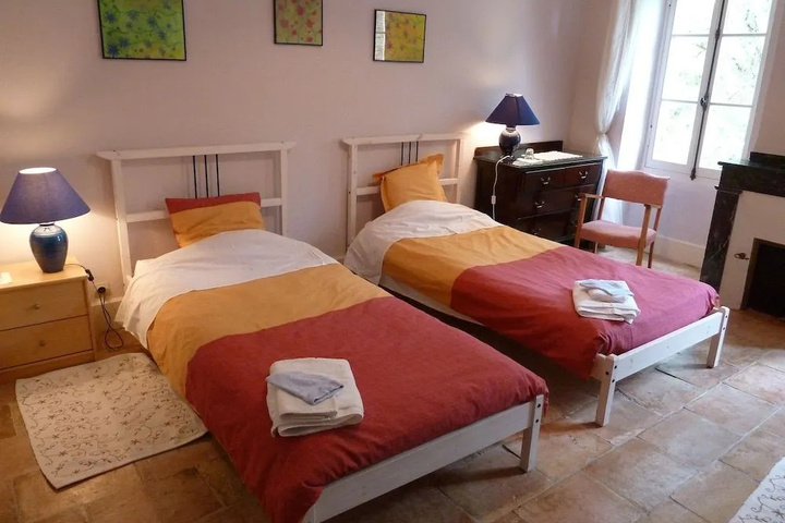 Room 3 of 10