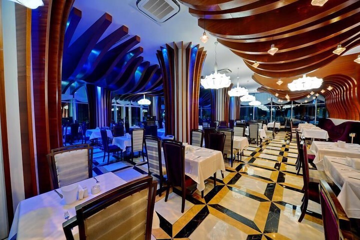 Dining 54 of 76