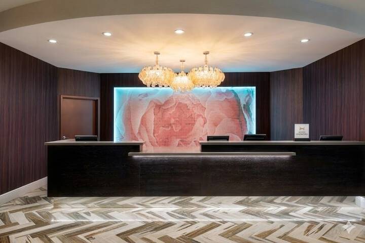 Entrance & Lobby