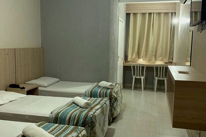 Room 32 of 73