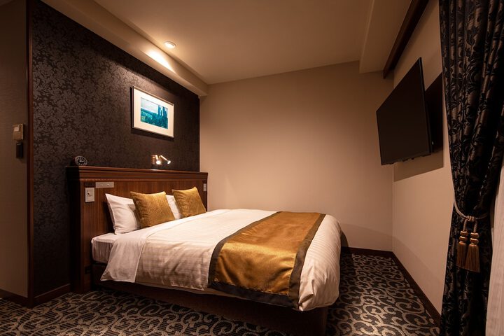 Room 5 of 28