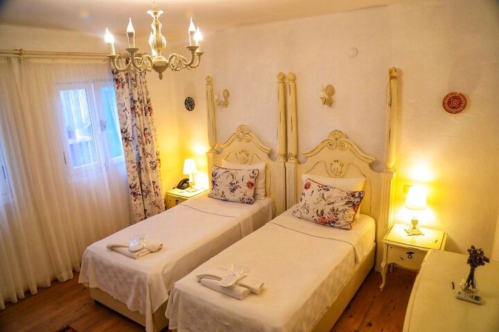 Room 9 of 35