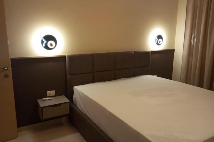 Room 3 of 95