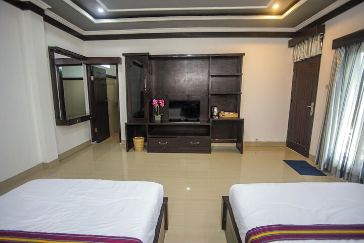 Room 17 of 35