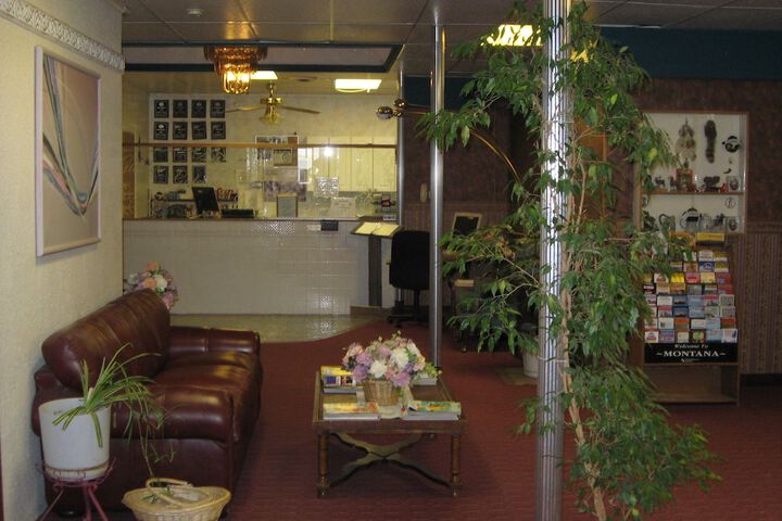 Glacier Gateway Inn