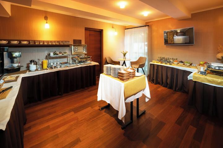 Breakfast area