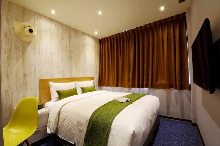Room 17 of 32
