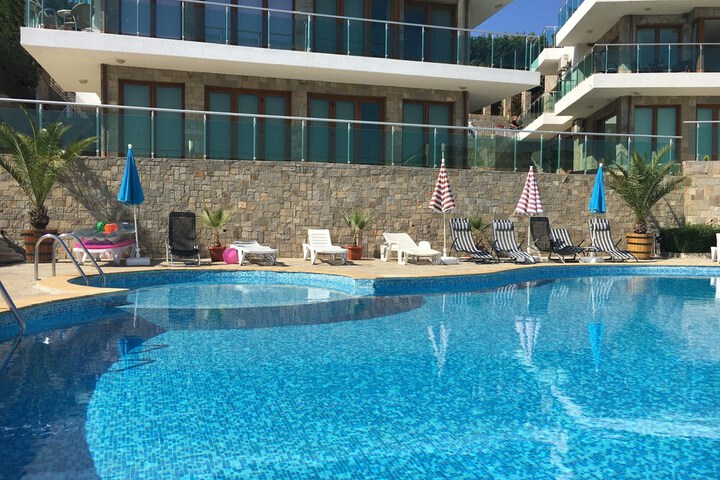 Pool 12 of 25