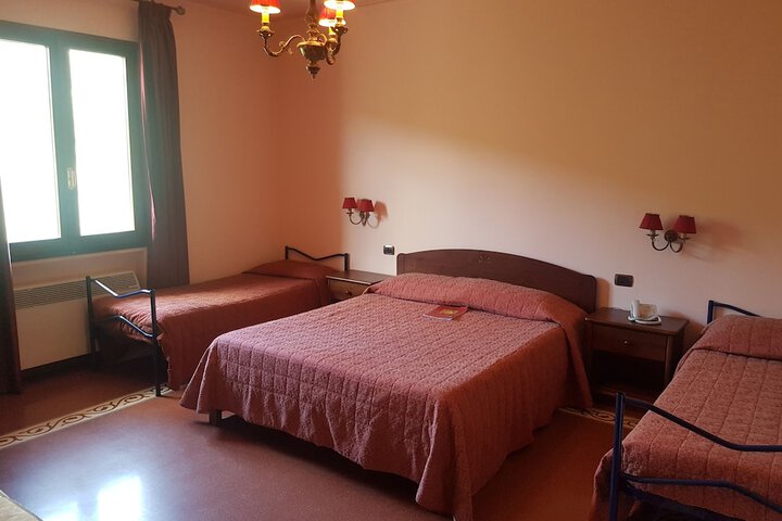 Room 6 of 28