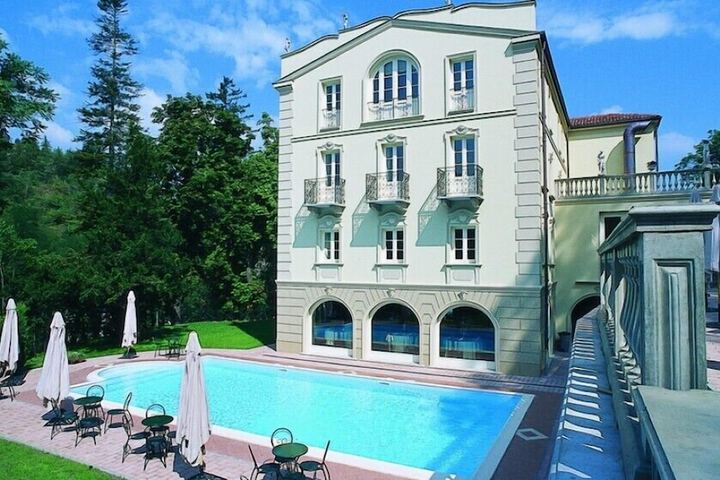 Hotel Pool