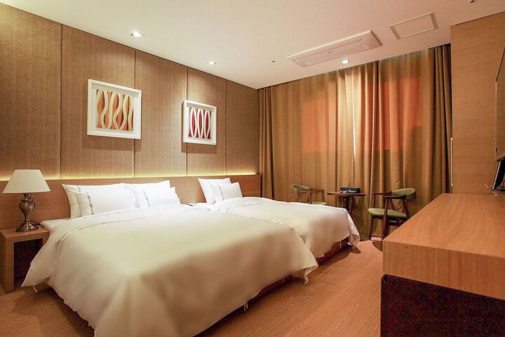 Room 17 of 21