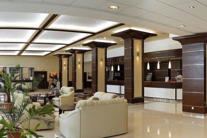 Entrance & Lobby
