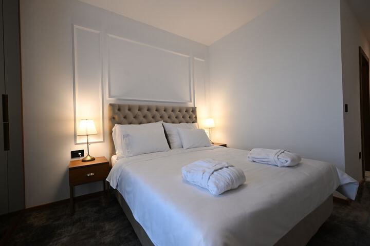 Room 6 of 16