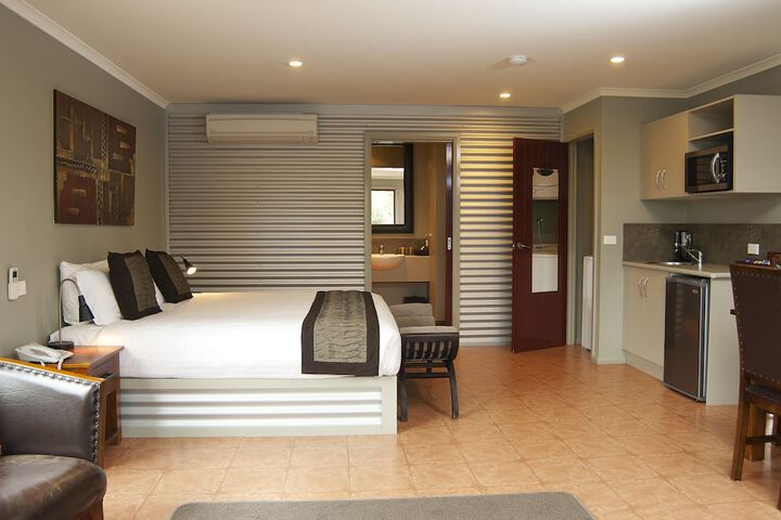 Room 4 of 43