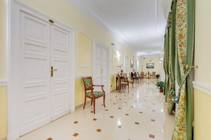Ballroom/Hall 54 of 60